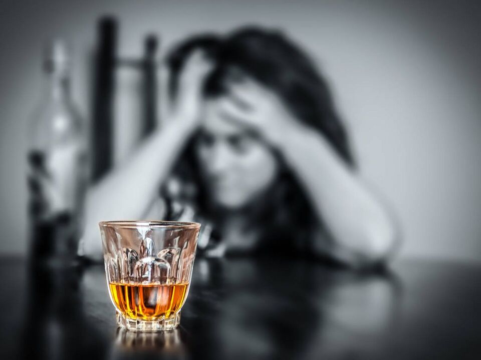 Ciągły stres popycha kobietę do picia alkoholu