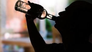pierwsze oznaki i objawy alkoholizmu